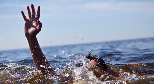 طفل من تاونات يقضي غرقاً بساحل أحد شواطئ بميراللفت