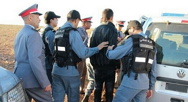 اعتقال موظف جماعي بميراللفت والبحث على “تاجر”و “بزناز” بتهمة تنظيم الهجرة السرية